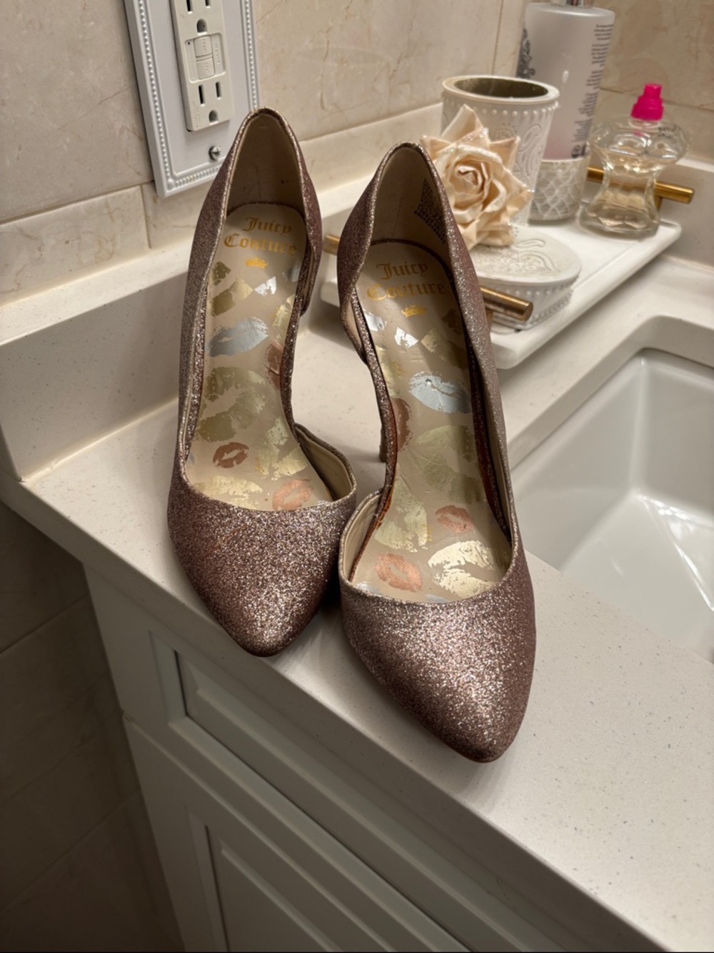 ♥️ BEAUTIFUL JUICY Couture Glitter Pointed-Toe Pumps — WITH GOLD SHIMMER